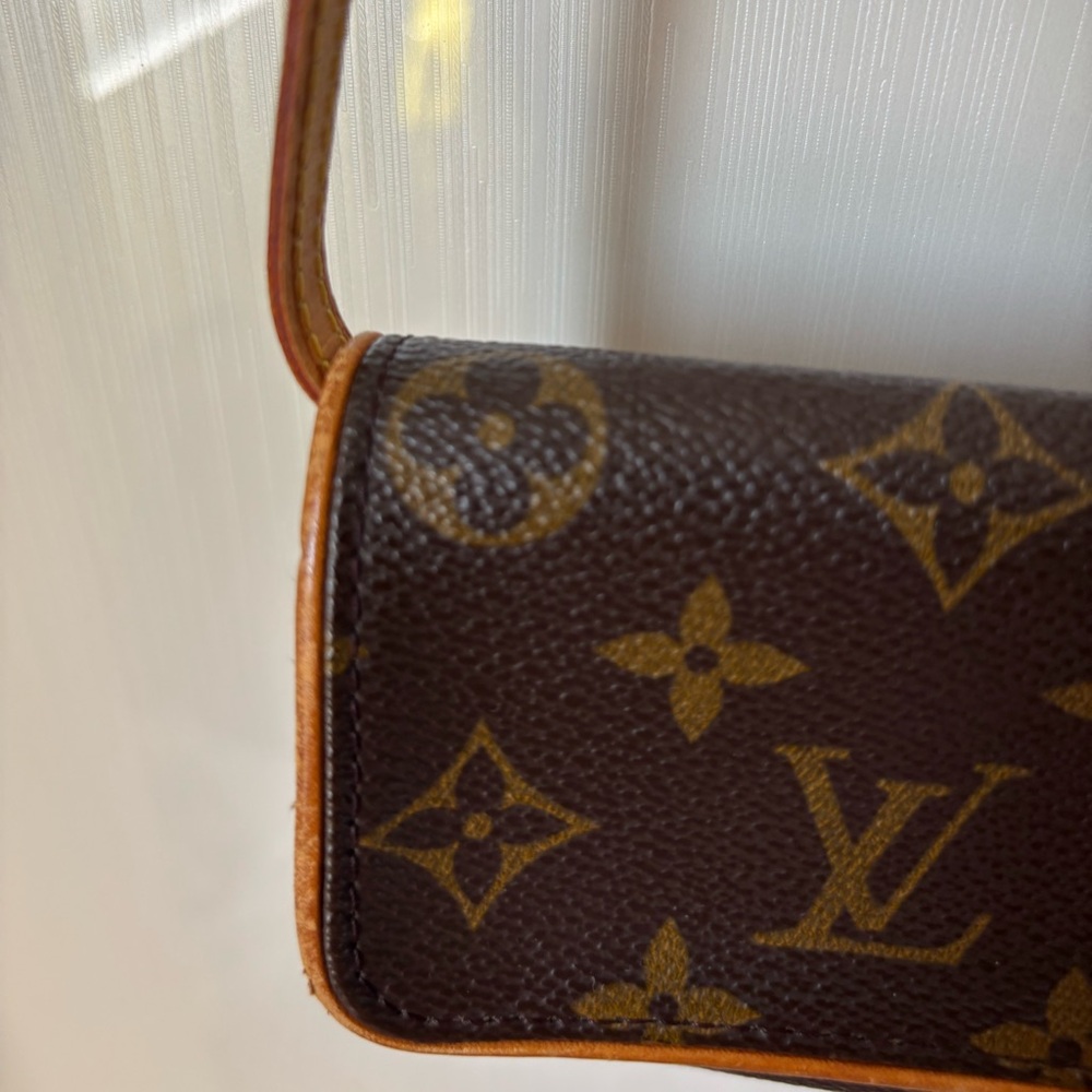 Authentic Louis Vuitton Pochette Twin Monogram Bag Vintage Crossbody - Picture 11 of 13